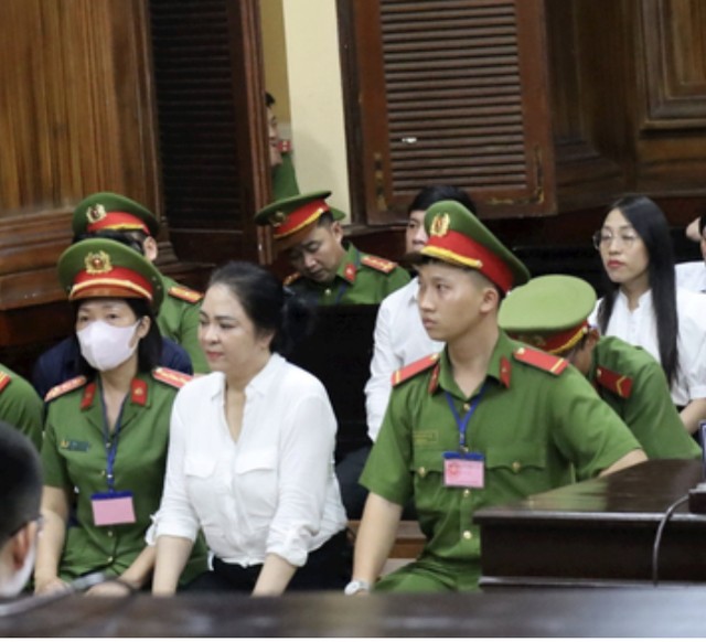 Bà Nguyễn Phương Hằng trong phiên xử sơ thẩm tháng 9-2023