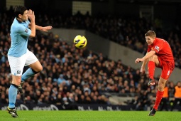 Top siêu phẩm Liverpool đấu Man City: Salah, Aguero không đọ nổi  " đại bác "  của Gerrard