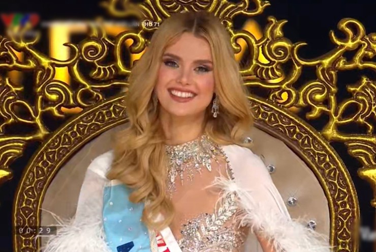 Người đẹp Séc cao 1m81, được ví như búp bê sống đăng quang Miss World - 1