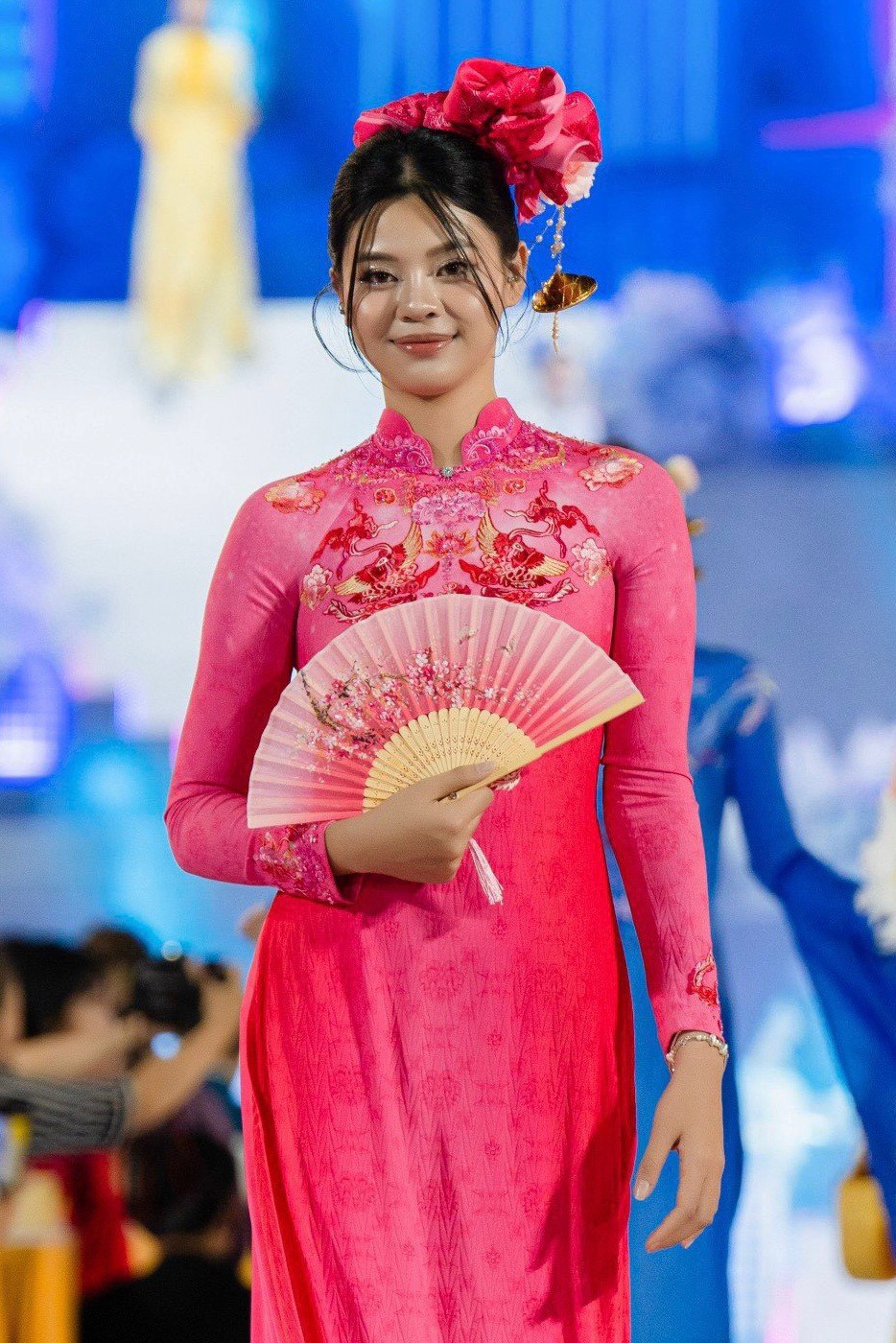 NTK Đỗ Trịnh Hoài Nam đưa áo dài cưới hỏi lên sàn diễn 10 năm Lễ hội Áo dài - 2