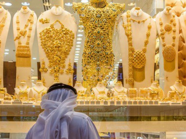 Kinh doanh - Giá vàng tăng phi mã, chợ vàng Dubai ế ẩm