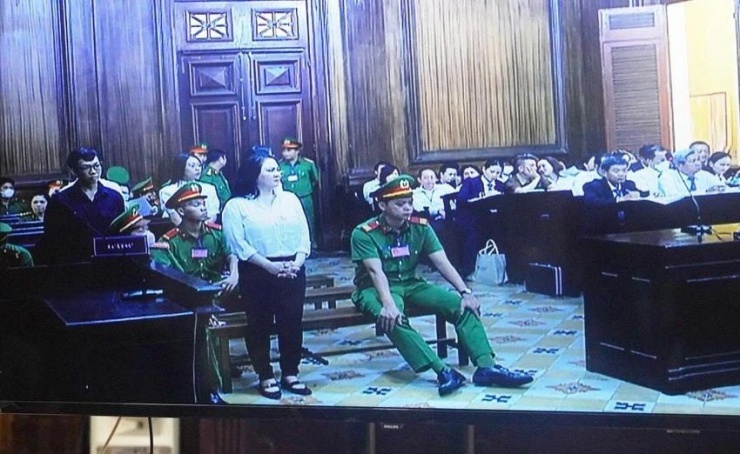 Bị cáo Nguyễn Phương Hằng tại phiên tòa sơ thẩm. Ảnh: HỮU ĐĂNG