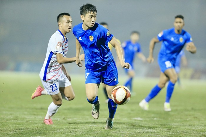 Nguyễn Đình Bắc cho thấy sự kỳ quặc trong chuyển nhượng của V.League.