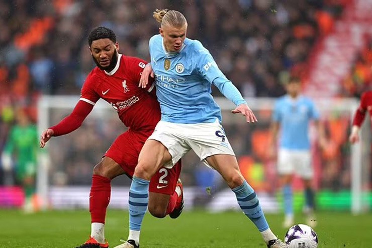 Joe Gomez đối đầu Haaland