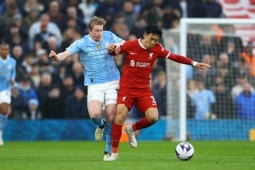 Endo khiến De Bruyne khổ sở, Liverpool có chuỗi bất bại với sao Nhật Bản