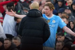 Top SAO phản ứng vì bị thay ra: De Bruyne "bật" Pep, Messi - Ronaldo hành xử không đẹp