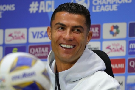 Ronaldo kêu gọi điều đặc biệt từ fan Al Nassr, phủ nhận hành động khiếm nhã