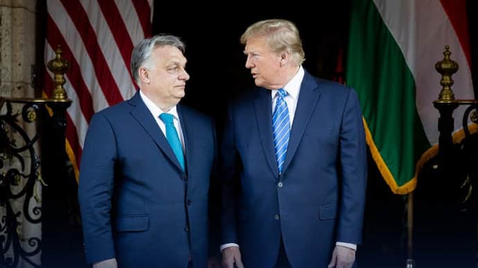 Cựu Tổng thống Mỹ Donald Trump (phải) và Thủ tướng Hungary Viktor Orban.