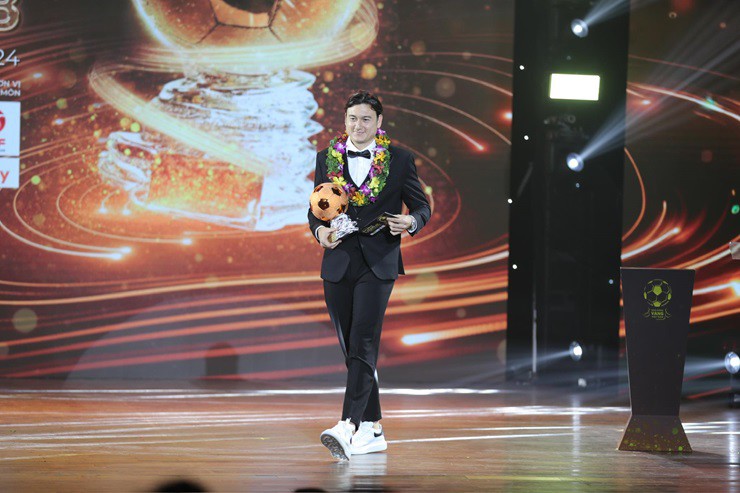 Văn Lâm giành Quả bóng đồng 2023