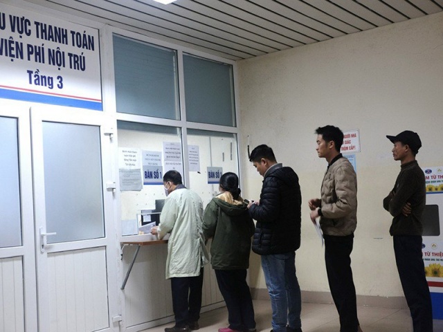 Tin tức trong ngày - Nhiều ý kiến về 2 phương án chi trả BHYT trái tuyến