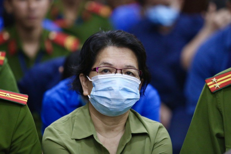Bị cáo Đỗ Thị Nhàn. Ảnh: HOÀNG GIANG