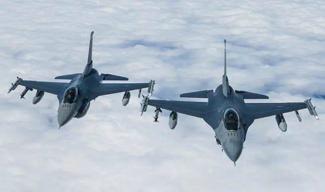 Truyền thông Mỹ: Sáu tiêm kích F-16 sẽ xuất hiện trên bầu trời Ukraine vào mùa hè năm nay - 1