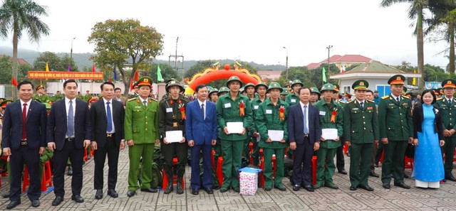 Lễ giao nhận quân năm 2024 được tổ chức tại thị xã Hồng Lĩnh (Ảnh Tuổi trẻ Hồng Lĩnh)