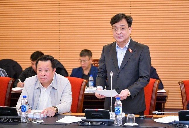 Ủy viên Thường trực Ủy ban Quốc phòng và An ninh Vũ Huy Khánh.