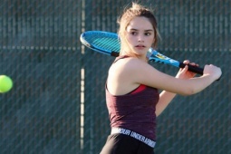 Thời trang - "Thiên thần quần vợt Mỹ" dậy thì thành công, chuộng gu mặc tôn dáng "đồng hồ cát"