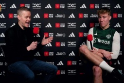 Bóng đá - Hậu trường MU lại nóng: Hojlund trả lời phỏng vấn, bị đàn anh "dằn mặt"