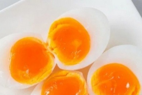 Luộc trứng sai cách có thể gây ngộ độc khi ăn