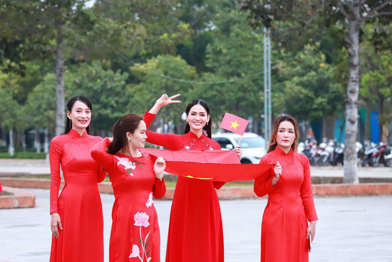 Sinh năm 1986, Mrs World Vietnam 2022 Bích Hạnh sở hữu chiều cao 1m71 cùng số đo 3 vòng 90 - 65 - 97.