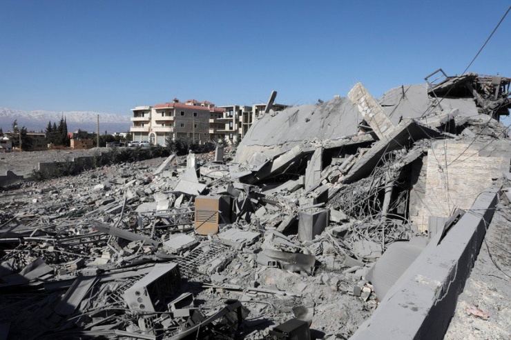 TP Baalbek (thung lũng Bekaa, Lebanon) ngày 12-3 sau cuộc không kích của Israel. Ảnh: REUTERS