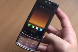 Thời trang Hi-tech - Cùng nhìn lại chiếc điện thoại trong suốt vừa ngầu, vừa vô dụng