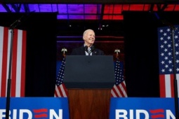 Thế giới - Bầu cử Mỹ: Ông Biden thắng đề cử, ông Donald Trump bám sát