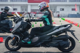 Thế giới xe - QJMoto Fort 350 2024 - xe ga "thách thức" vua tay ga Honda