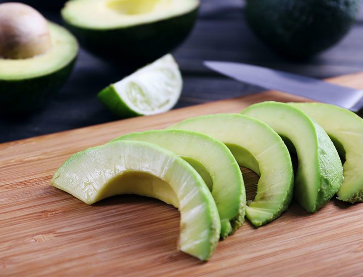 Những thực phẩm cần tránh và nên ăn để có làn da mãi trẻ trung - 2