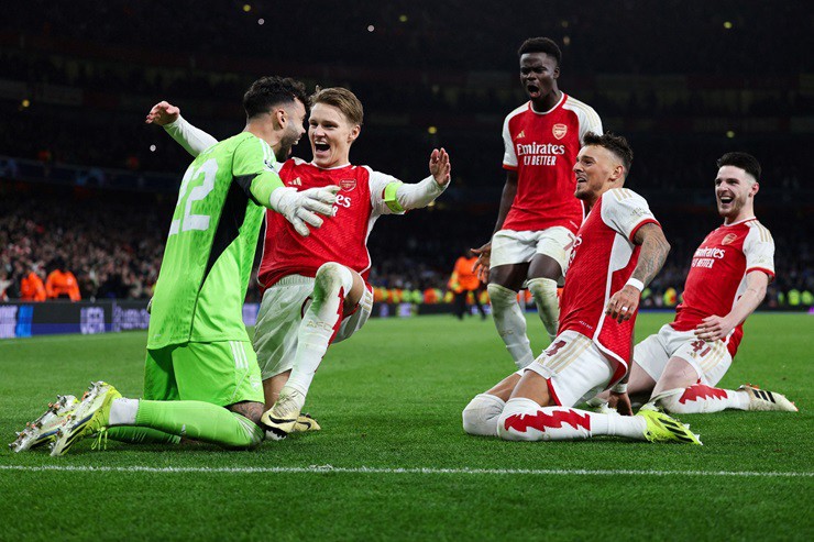 Arsenal ăn mừng chiến thắng nghẹt thở trước Porto
