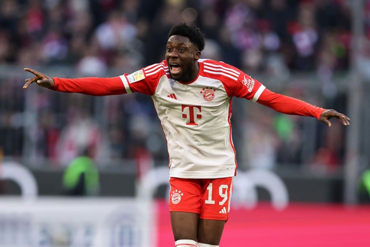 Alphonso Davies đang được nhiều ông lớn theo đuổi