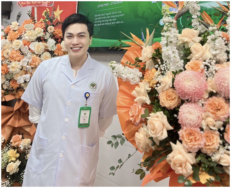 Anh vẫn đang nỗ lực mỗi ngày trong lĩnh vực y tế.