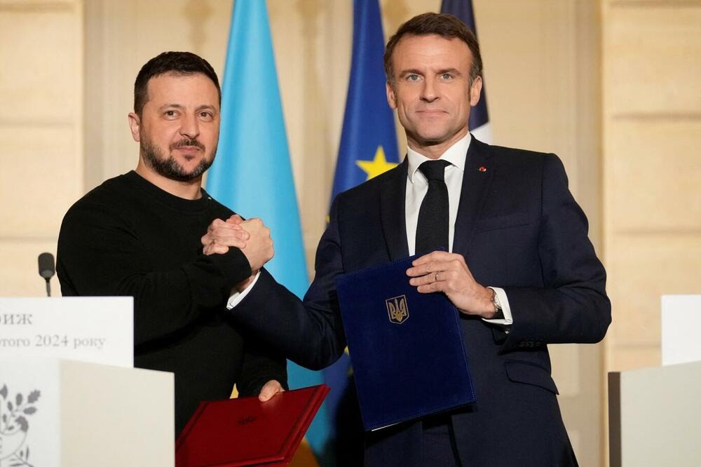 Ông Zelensky (trái) và ông Macron. Ảnh: Reuters