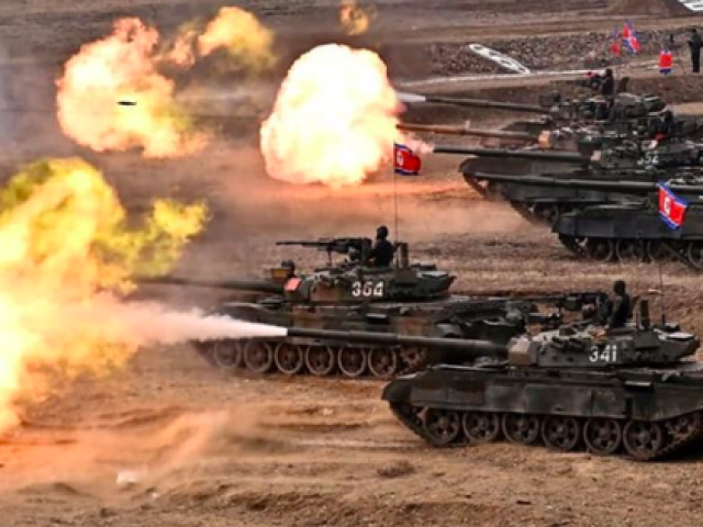 Thế giới - Chủ tịch Triều Tiên chỉ đạo cuộc trình diễn sức mạnh của dàn xe tăng