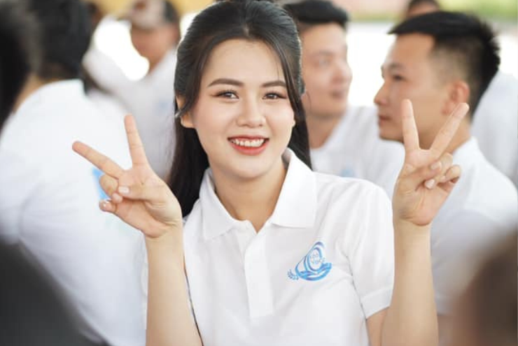 Cô chỉ hạn chế ăn tinh bột, đồng thời thường tự nấu ăn để kiểm soát lượng thực phẩm nạp vào cơ thể.
