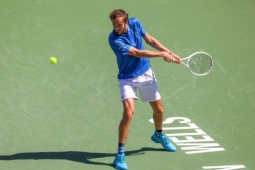 Medvedev chơi chiến thuật "độc lạ", Dimitrov bất lực ở Indian Wells