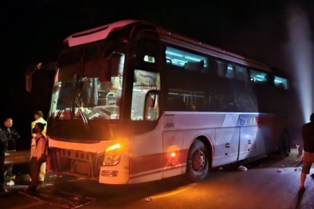 Khởi tố 2 tài xế trong vụ tai nạn khiến vợ chồng tử vong trên cao tốc Cam Lộ - La Sơn