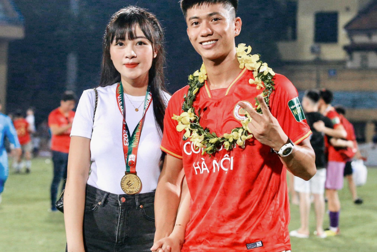 &nbsp;Nhiều dân mạng khen ngợi Nhật Linh trẻ như gái đôi mươi.
