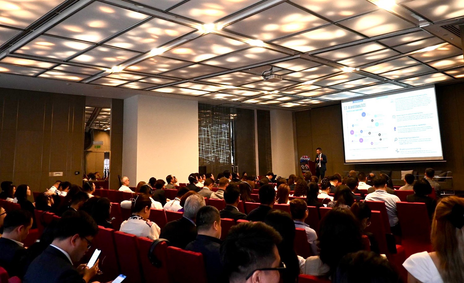 Diễn đàn thu hút đông đảo các chuyên gia đầu ngành tham gia thảo luận