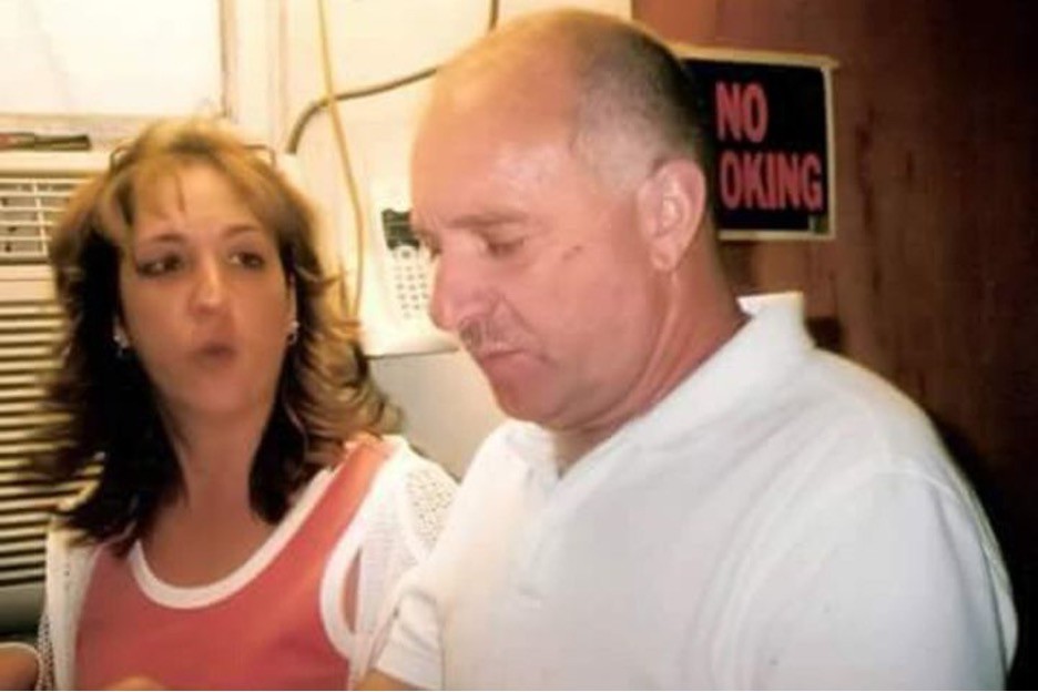 Daniel Burroughs bên con gái riêng trước khi mất tích.
