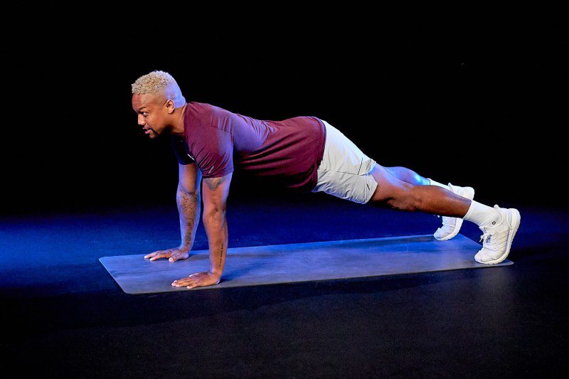 Cách thực hiện động tác chống đẩy hoàn hảo mọi lúc - 4