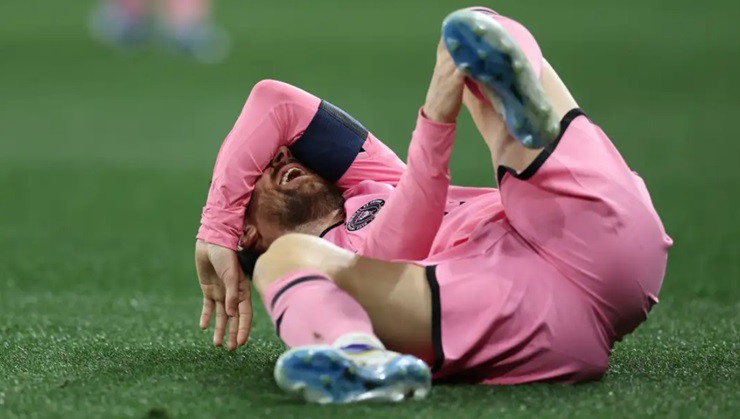 Messi đang phải đối mặt với chấn thương ở chân