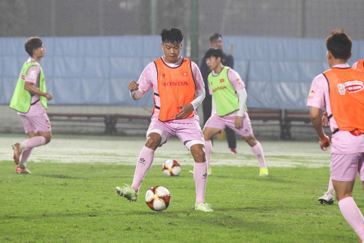ĐT Việt Nam đội mưa rèn quân chuẩn bị quyết đấu Indonesia vòng loại World Cup - 1