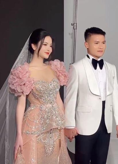 Ảnh cưới Quang Hải và Chu Thanh Huyền "gây sốt", hé lộ ngày vui - 4