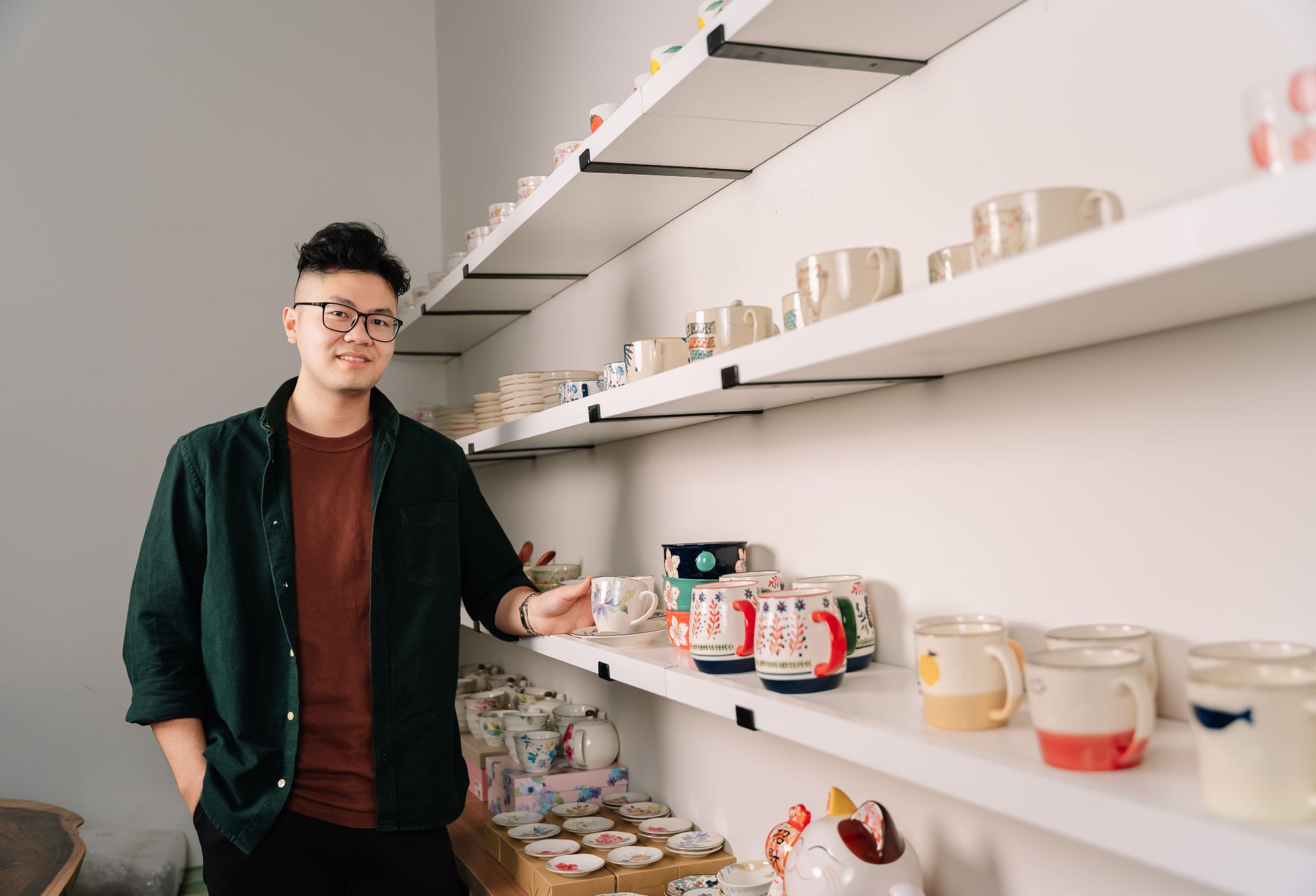 Anh Nguyễn Hoàng Sơn tìm thấy nghệ thuật nằm trong các tác phẩm gốm sứ