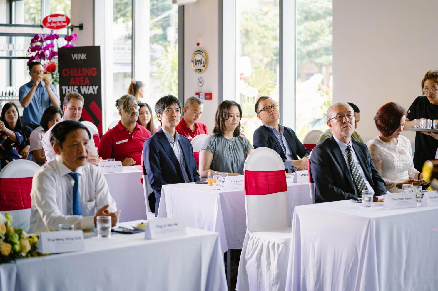 Buổi lễ có sự tham gia của các lãnh đạo cùng với các đại diện báo đài.