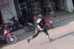 Pháp luật - Nam thanh niên bịt mặt giả vờ mua vàng để cướp giật tại tiệm vàng