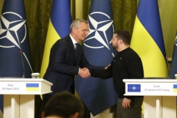 Thế giới - NATO "can dự" vào xung đột ở Ukraine và viễn cảnh khó lường