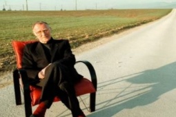 Kinh doanh - Tỷ phú nước nào từng đến Việt Nam cắt tóc để tiết kiệm tiền?