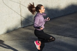 Bài cardio vui nhộn giúp giảm cân, tinh thần hưng phấn