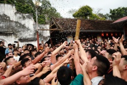 Trai làng giành giật, hỗn chiến vì… khúc tre 5 đốt  " may mắn " 