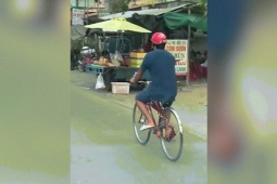 Xe máy - Xe đạp - Clip: Choáng váng xe đạp phiên bản "ma tốc độ" đi trên đường